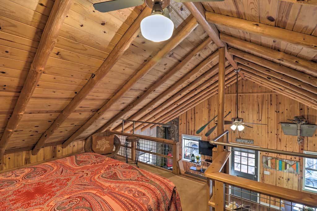 Scenic Greers Ferry Cabin w/ Deck + Fire Pit!