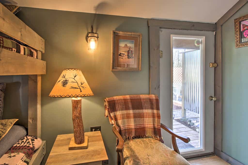 'Work, Play & Get Away Cabin' Near Higgins Lake!
