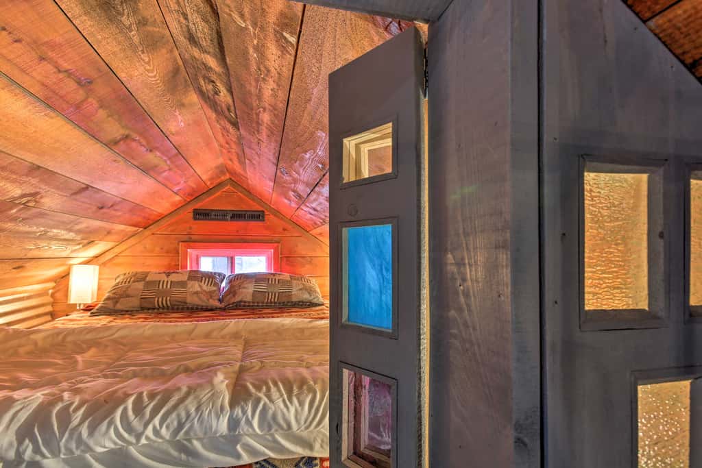'Work, Play & Get Away Cabin' Near Higgins Lake!