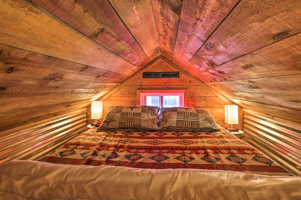 'Work, Play & Get Away Cabin' Near Higgins Lake!