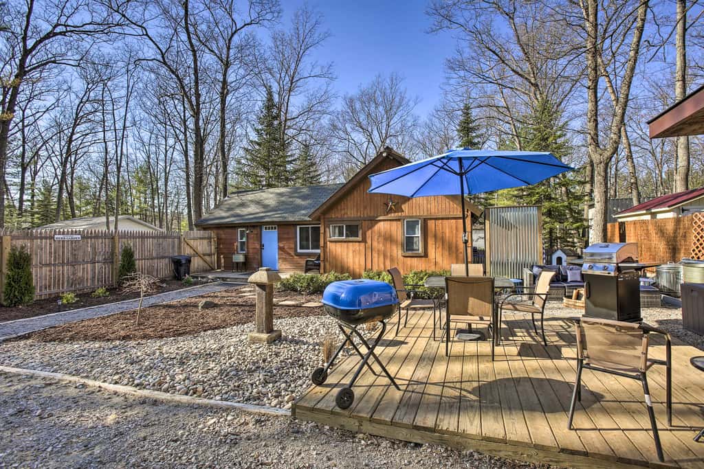 'Work, Play & Get Away Cabin' Near Higgins Lake!
