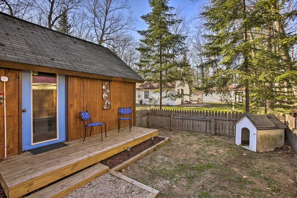 'Work, Play & Get Away Cabin' Near Higgins Lake!