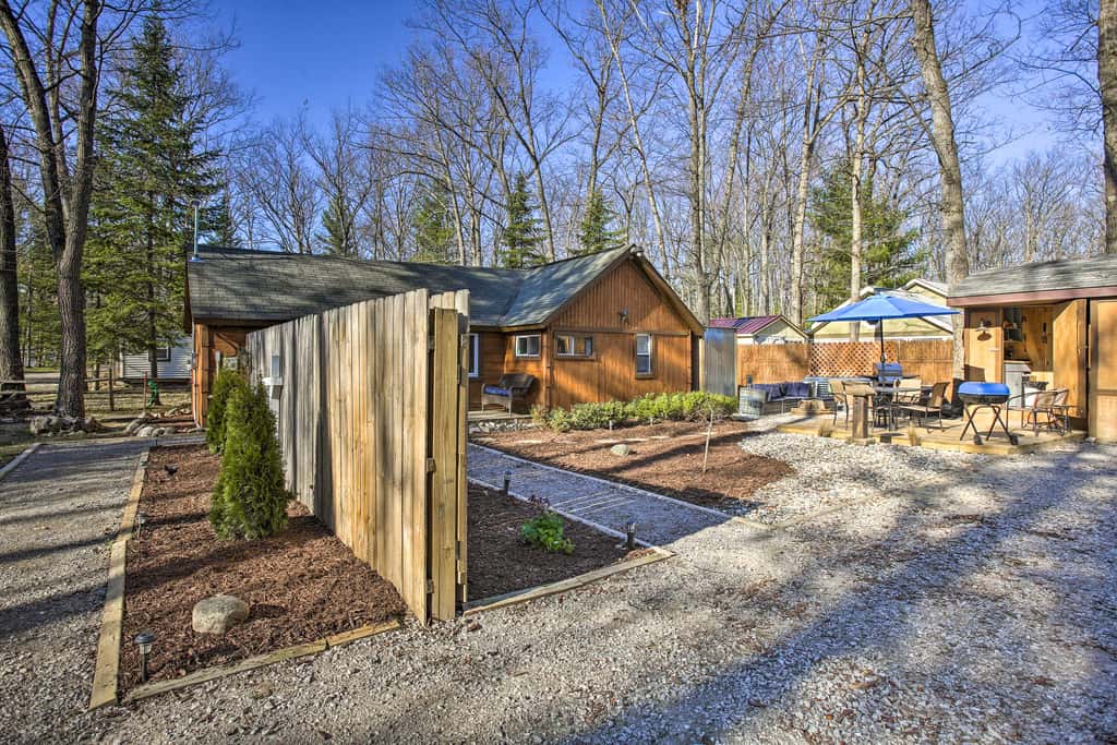 'Work, Play & Get Away Cabin' Near Higgins Lake!