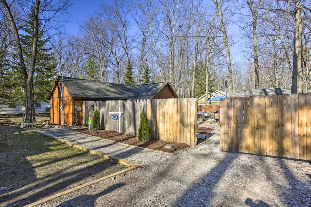 'Work, Play & Get Away Cabin' Near Higgins Lake!