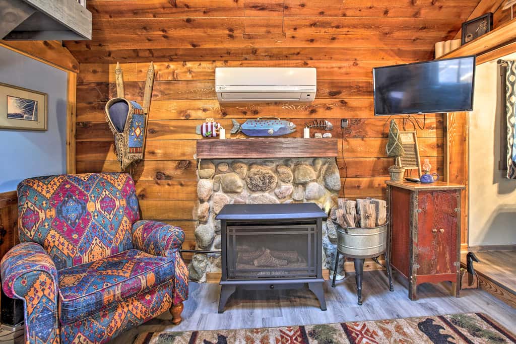 'Work, Play & Get Away Cabin' Near Higgins Lake!