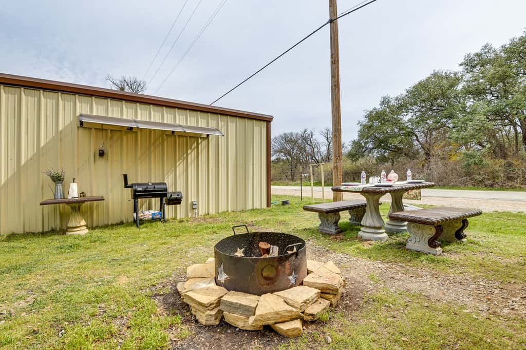 Pet-Friendly Brownwood Home: Walk to Lake!