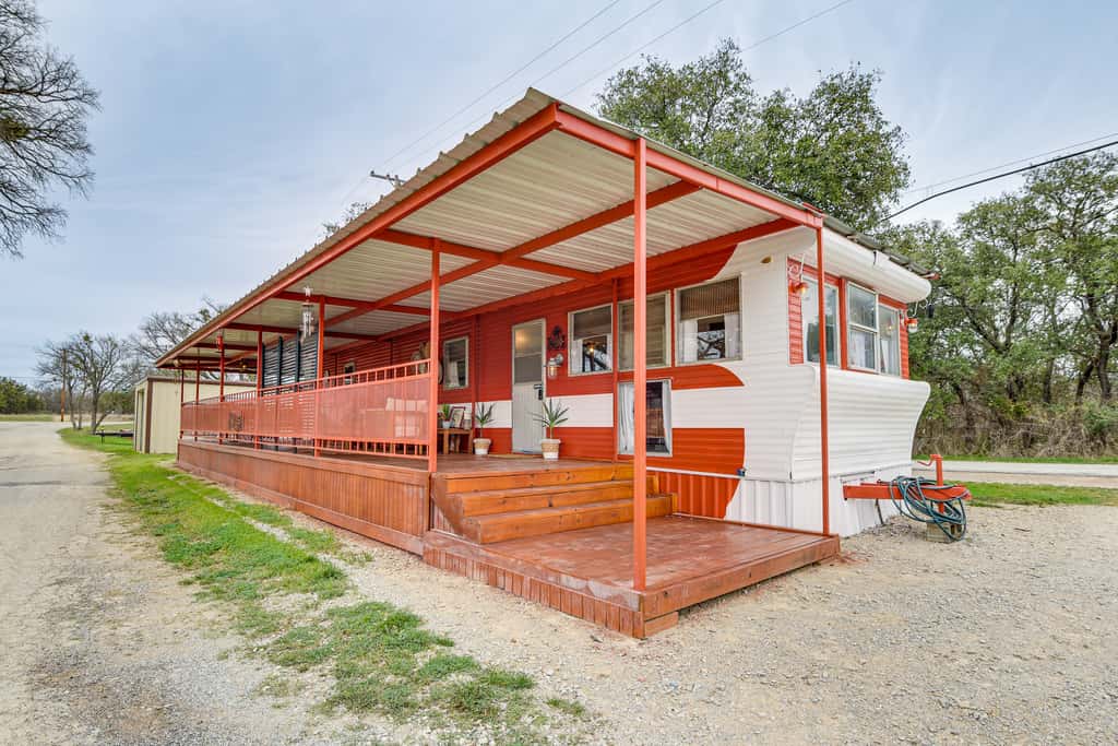 Pet-Friendly Brownwood Home: Walk to Lake!