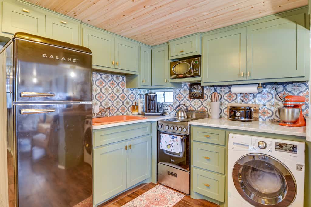 Pet-Friendly Brownwood Home: Walk to Lake!