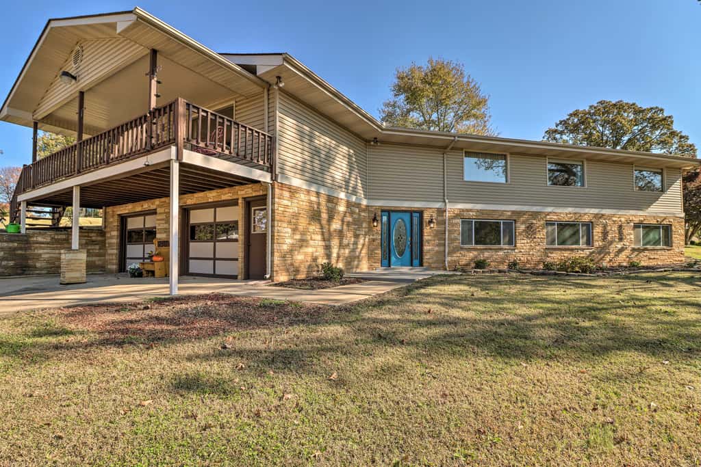 Large Home w/ Games: 4 Mi to Bull Shoals Lake!