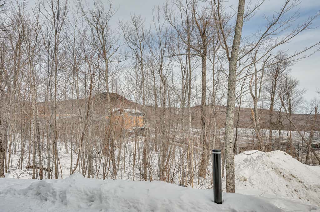 Ski-In Resort Family Condo w/ Deck at Jay Peak!