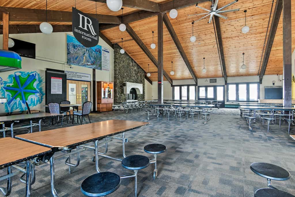 Ski-In Resort Family Condo w/ Deck at Jay Peak!