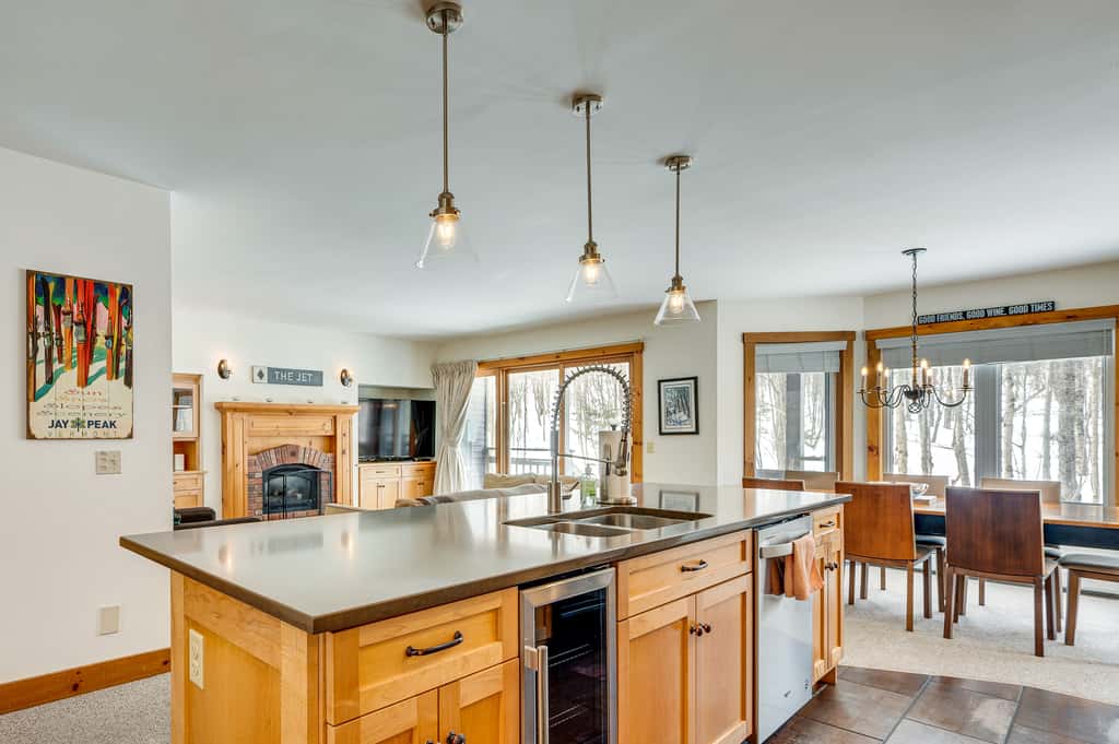 Ski-In Resort Family Condo w/ Deck at Jay Peak!