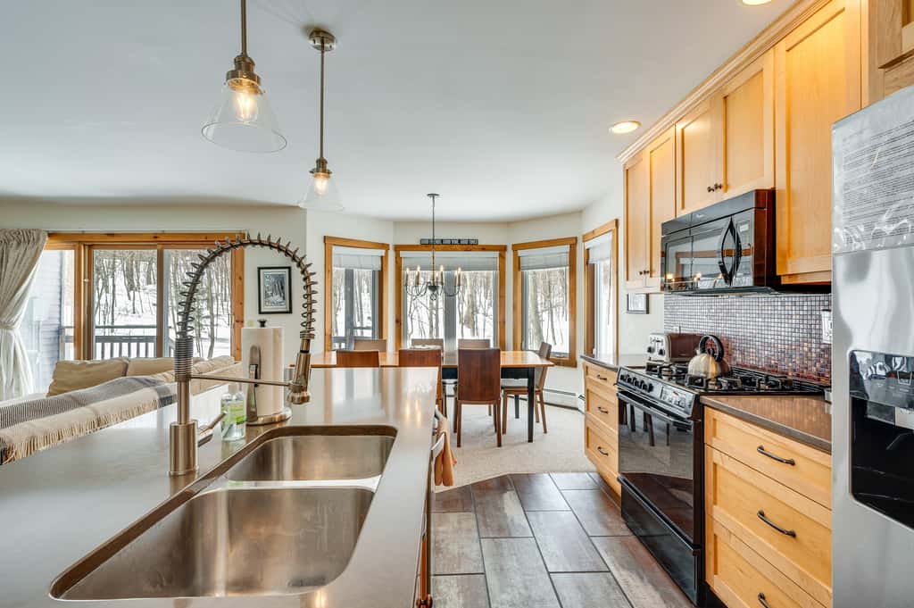 Ski-In Resort Family Condo w/ Deck at Jay Peak!