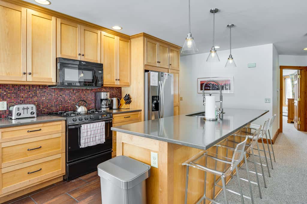 Ski-In Resort Family Condo w/ Deck at Jay Peak!