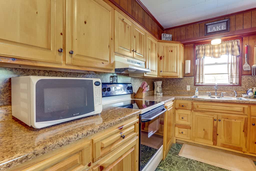 Walk to Greers Ferry Lake! Home w/ Dock Access