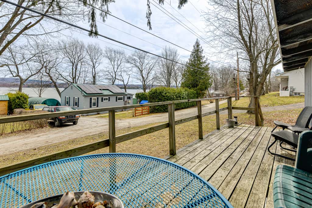 Steps to St Albans Bay! Basecamp w/ Grill