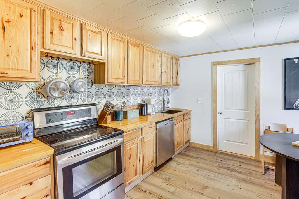 Steps to Dtwn Kalispell! Pet-Friendly Home w/ Yard