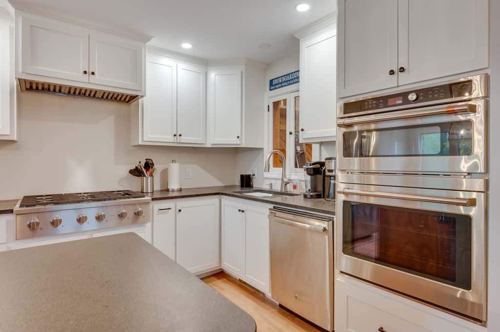 Ski-in Condo w/ Hot Tub on Burke Mtn Slopes!