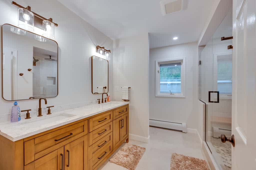 Ski-in Condo w/ Hot Tub on Burke Mtn Slopes!