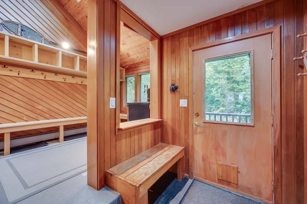 Ski-in Condo w/ Hot Tub on Burke Mtn Slopes!