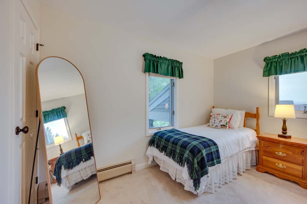 Ski-in Condo w/ Hot Tub on Burke Mtn Slopes!