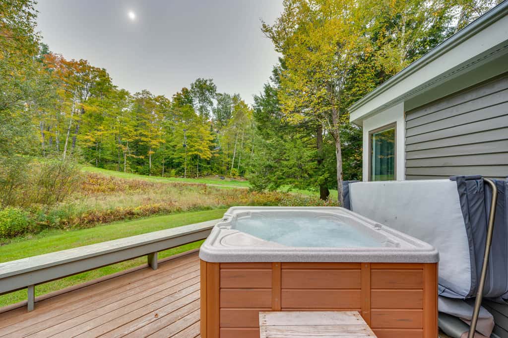 Ski-in Condo w/ Hot Tub on Burke Mtn Slopes!
