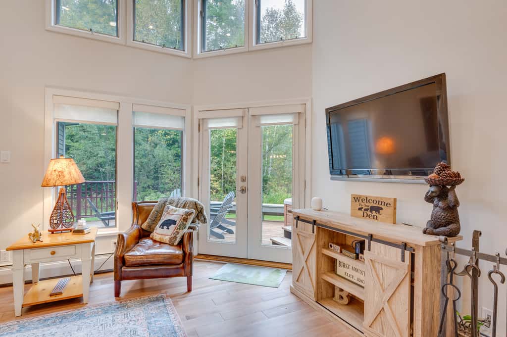 Ski-in Condo w/ Hot Tub on Burke Mtn Slopes!