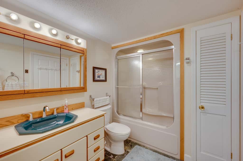 Ski-in Condo w/ Hot Tub on Burke Mtn Slopes!