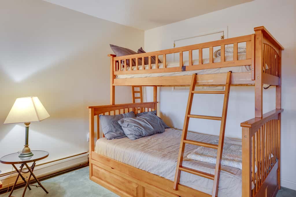 Ski-in Condo w/ Hot Tub on Burke Mtn Slopes!