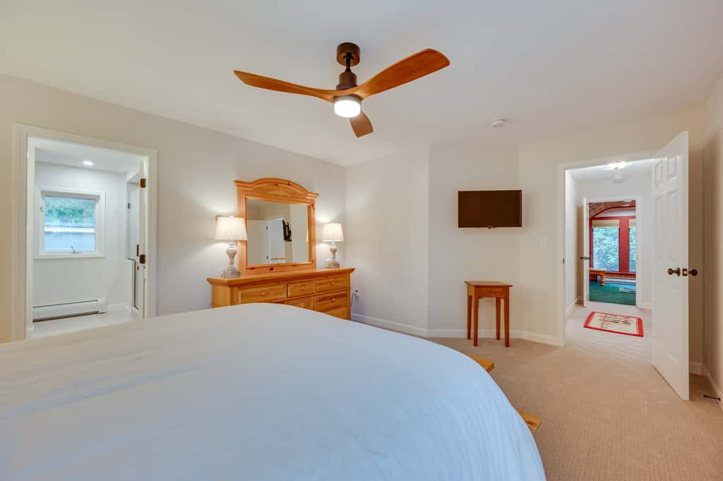Ski-in Condo w/ Hot Tub on Burke Mtn Slopes!