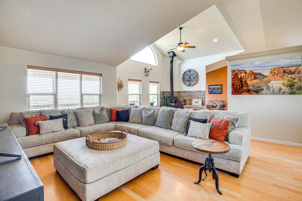 Luxe Mesa View Home on 35 Acres w/ Wraparound Deck
