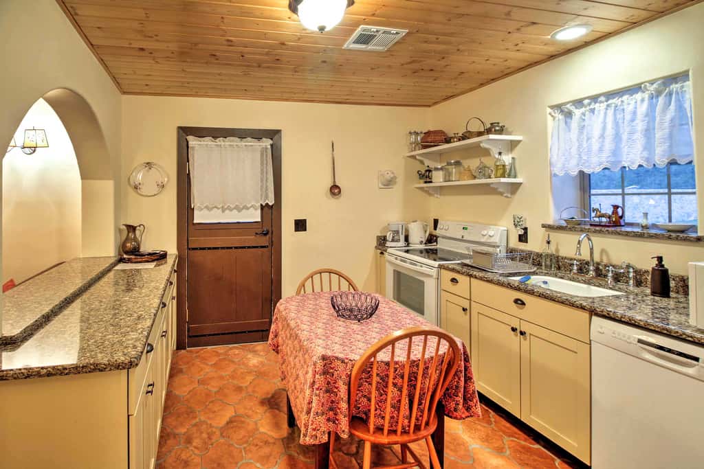 Charming Couples Casita, Walk to Old Mesilla Plaza