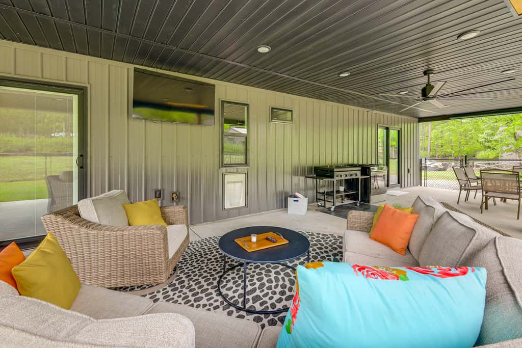 Modern-Style Home w/ Patio, Near Greers Ferry Lake
