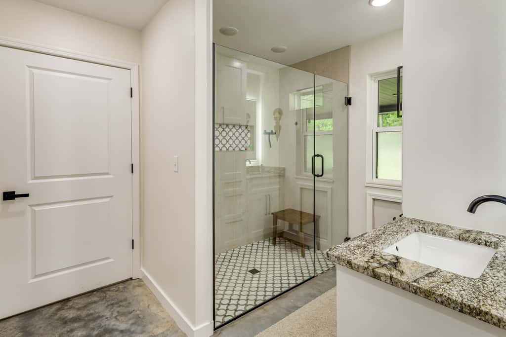 Modern-Style Home w/ Patio, Near Greers Ferry Lake