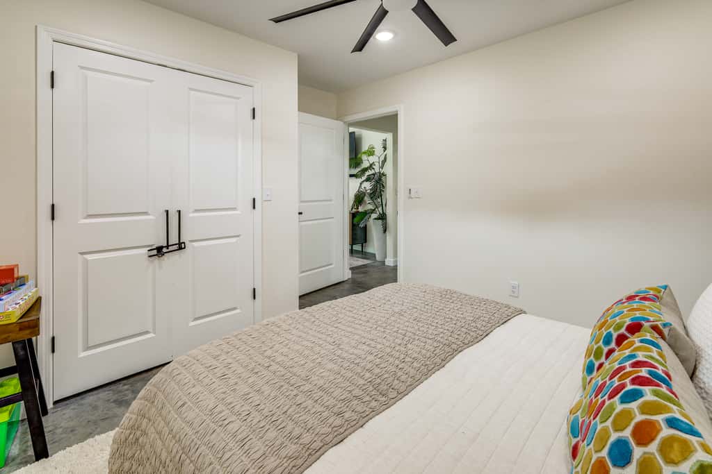 Modern-Style Home w/ Patio, Near Greers Ferry Lake