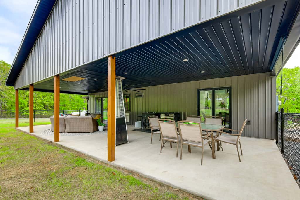 Modern-Style Home w/ Patio, Near Greers Ferry Lake