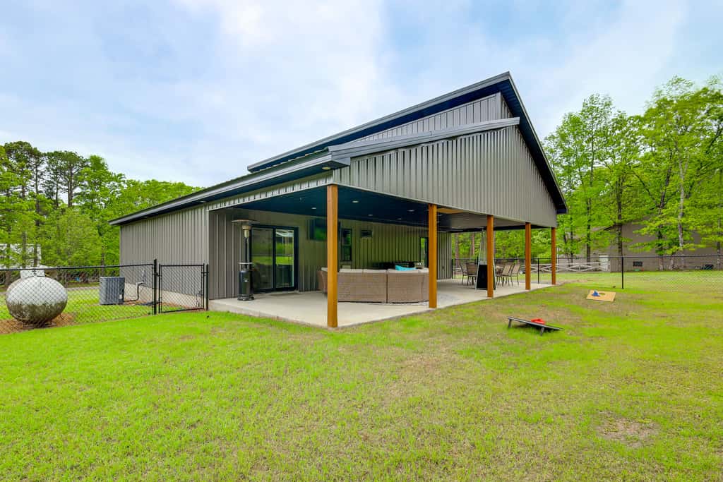 Modern-Style Home w/ Patio, Near Greers Ferry Lake