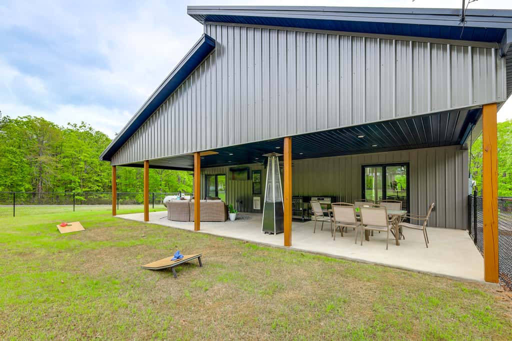Modern-Style Home w/ Patio, Near Greers Ferry Lake