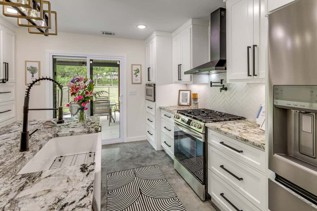 Modern-Style Home w/ Patio, Near Greers Ferry Lake
