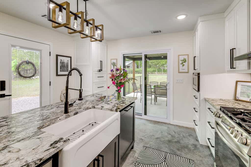 Modern-Style Home w/ Patio, Near Greers Ferry Lake