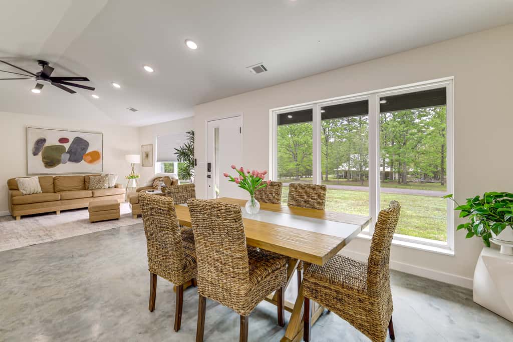 Modern-Style Home w/ Patio, Near Greers Ferry Lake