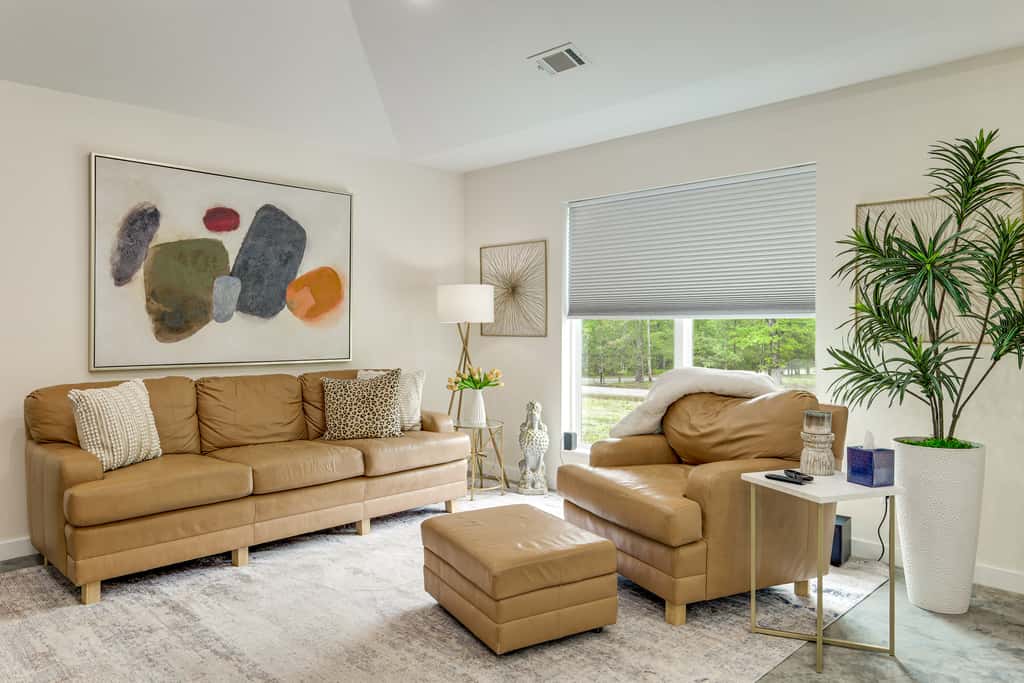 Modern-Style Home w/ Patio, Near Greers Ferry Lake