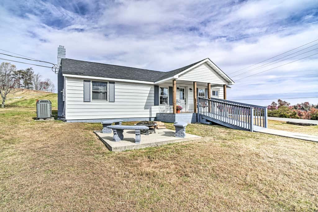 Updated Beattyville Ranch-Style Home w/ Yard!