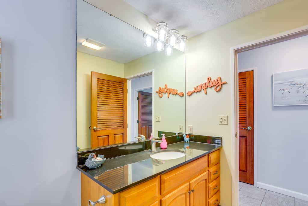 Cozy Middle Bass Island Getaway On Lake Eerie!