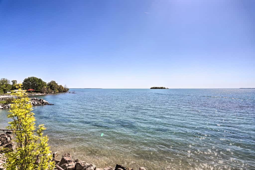 Cozy Middle Bass Island Getaway On Lake Eerie!
