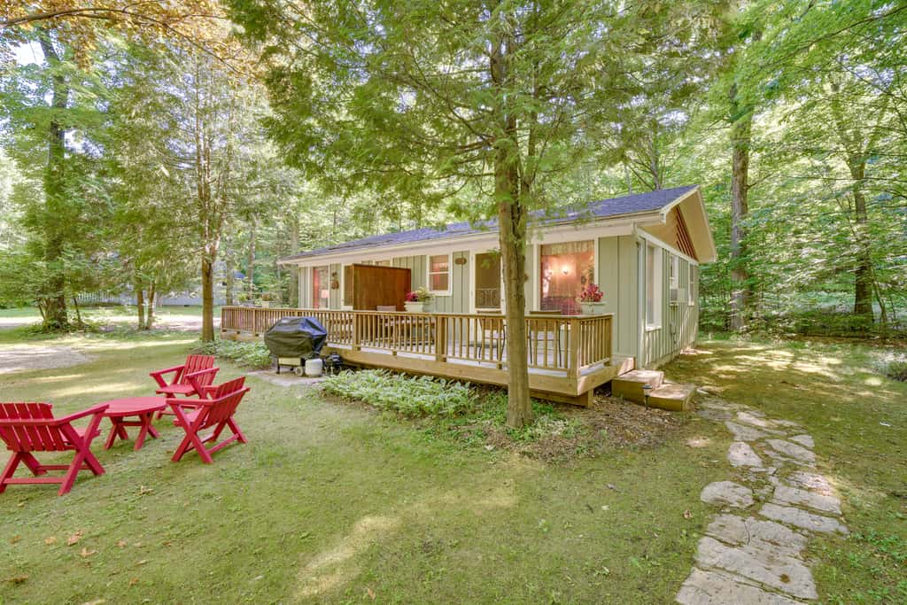'Pine Cottage' Duplex w/ Deck: Walk to State Park!