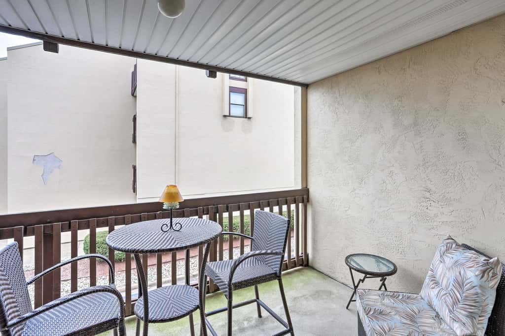 The Shores Condo w/ Beach Access < 2 Mi to Dtwn!