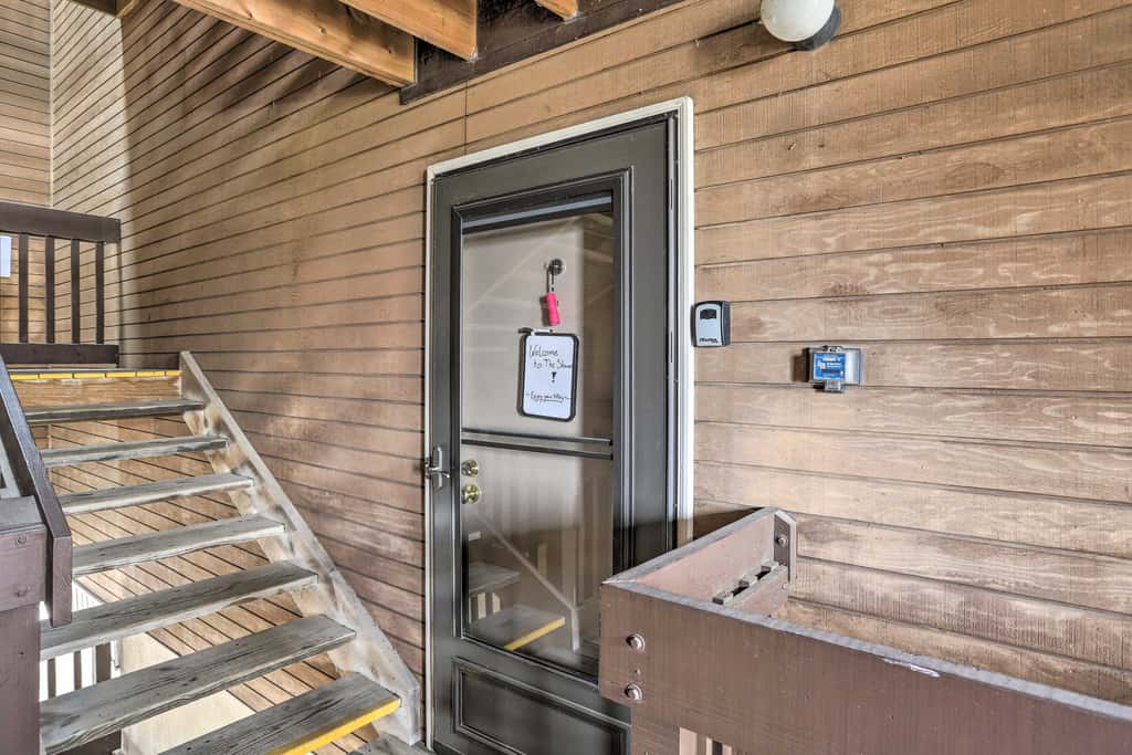 The Shores Condo w/ Beach Access < 2 Mi to Dtwn!
