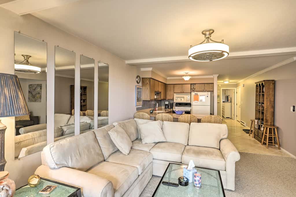 The Shores Condo w/ Beach Access < 2 Mi to Dtwn!