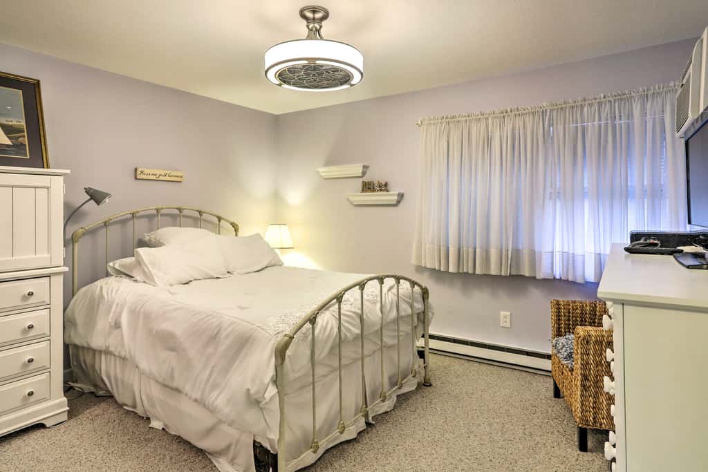The Shores Condo w/ Beach Access < 2 Mi to Dtwn!